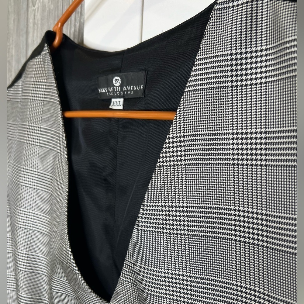 193. Mens Saks Fifth Avenue Black Label 100% Silk Plaid Vest Silver/Gray Black